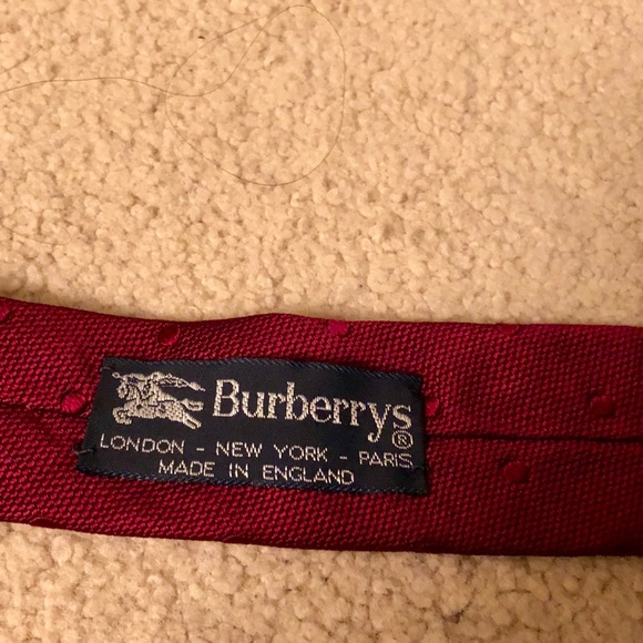 Burberry’s Tie - Picture 7 of 7